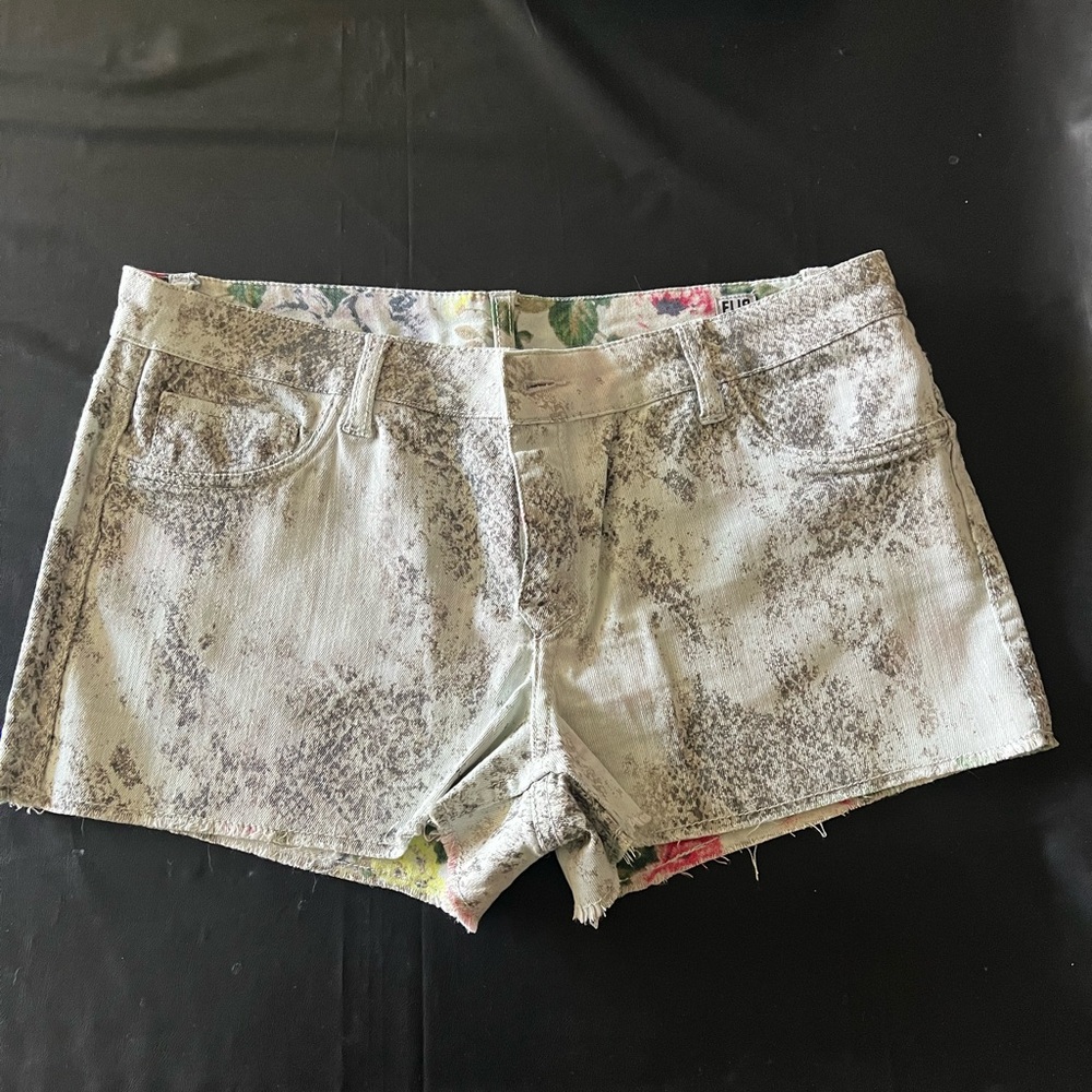 Flipside Reversible Shorts - Picture 3 of 4